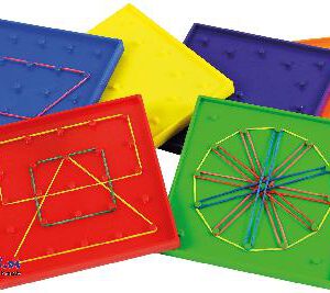 Geo Brett 6er Set 12,5 cm Gespannt auf die Form ... Geometrische Formen und Mandalas lassen sich mit Gummiringen in verschiedenen Größen auf den 6 Tafeln aufspannen. - Kisus e.K. - Kinder, Spiel und Spaß - Vorschule, Schule