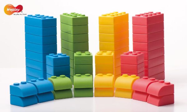 Q-Blocks 64-tlg. Q-Blocks bestehen aus einem hochqualitativen, speziellen Softmaterial ... Die leichtgewichtigen Bausteine bieten sicheres und geräuscharmes Spielen.