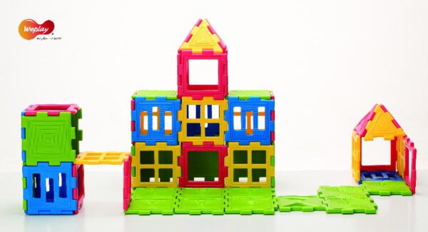 We-Blocks Mini, 56-tlg. Beim Bauen mit den farbenfrohen Elementen ... in verschiedenen Formen ist der Fantasie keine Grenze gesetzt. Kinder können spielend leicht geometrische 3D Gebilde wie zum Beispiel Würfel, Prismen und unzählig viele andere verschieden Konstruktionen bauen.