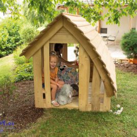 Spielhaus Waldhütte Urig-gemütliche Waldhütte, Sandspielhaus und Rückzugsecke ... Das hochwertige Häuschen aus Robinie mit zwei Sitzflächen ist ideal für Spielräume mit wenig Platz und für kleinere Gruppen. Inkl. Boden. Passgenauer Bausatz mit vormontierten Einzelelementen, vorgebohrte Verbindungen, Schraubenset und Anleitung (einfache Montage). Zertifiziert nach DIN/EN-1176. Hergestellt in Deutschland.
