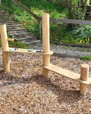 Outdoor-Spielküche Robinie Minimalistische Küche für kreative Rollenspiele