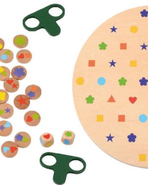 Formen Zuordnen Spiel Finde das passende Symbol-Farb-Match Das Spiel fördert das Erkennen von Farben und Formen. Die Kinder ziehen einen Holzchip oder würfeln und suchen dann mittels der Schablone die beiden angezeigten Symbole auf dem Board. Dabei werden Konzentration, logisches Denken und die visuelle Wahrnehmung gefördert. Für noch mehr Spannung kann das Spiel auch mit einer Sanduhr (nicht enthalten) gespielt werden. Set: 1 rundes Holzboard bedruckt mit Symbolen, 48 Holzchips, 2 Würfel mit Symbolen, 2 Schablonen-Werkzeuge.