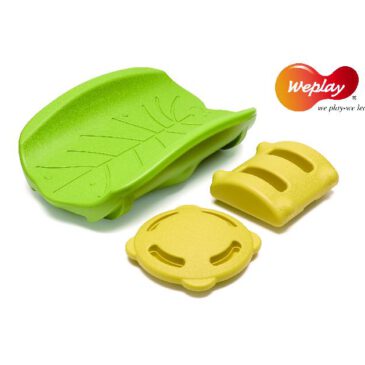 Rocking Leaf Boat Beginnen wir die Reise mit Weplay Rocking Leaf Boat! Mit der Rocking Base und der Rotating Base bietet es verschiedene vestibuläre Aktivitäten, die die Muskelkraft und den Gleichgewichtssinn der Kinder fördern. Die Kinder schaukeln und drehen das Boot, als würden sie im Wasser treiben, sie drehen sich munter in einem Strudel und fahren mit dem Floß durch turbulente Strömungen. Maximal belastbar bis 80 kg.