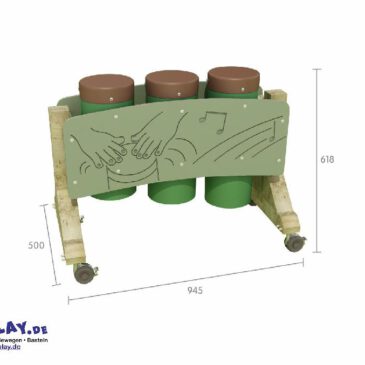 Mobile Trommeln - Congas Conga-Trommeln kommen ursprünglich aus Kuba Sie haben einen hohen Boden und ein Trommelfell auf der Oberseite, das normalerweise mit den Händen und Fingern gespielt wird, um tolle Rhythmen und Beats zu erzeugen. Dieses Set aus 3 Congas ist eine ideale Ergänzung für jedes Klassenzimmer und wird den Kindern viel Freude bereiten. Die drei Trommeln sind auf einem wetterfesten Kiefernholzständer montiert, sodass die Trommelfelle in der richtigen Höhe für Kinder zum Spielen sind. Mehrere Kinder können gleichzeitig spielen und versuchen, sich abzustimmen, oder ein Kind kann alleine spielen. Ein Lehrer kann die Trommeln als Begleitung zum Singen verwenden, um der Darbietung mehr Ausdruck zu verleihen. Alle Teile sind extrem wetterfest, sodass das Set drinnen und draußen verwendet werden kann. Material: Kiefernholz, Metall, HDPE Maße: 125 x 50 x 62,5 cm Ab 3 Jahre