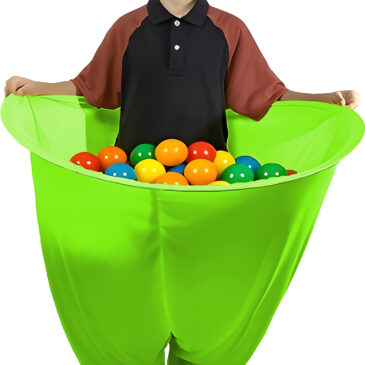 Fangen, Spaß haben und bewegen ... Kinder laufen, hüpfen und versuchen, geworfene Bälle (nicht inkl.) mit der überdimensionalen Öffnung der Hose zu fangen. Dabei werden Reaktionsfähigkeit, Koordination und Teamgeist gefördert. Set mit 4 Farben: Rot, Blau, Grün, Orange. Ballfanghose