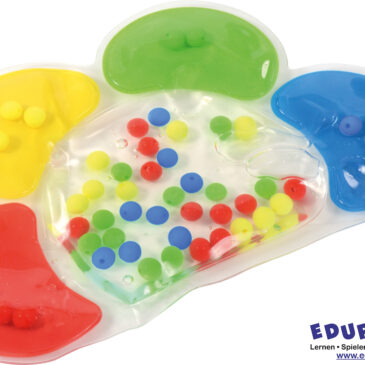 Flüssigkeits-Sortierpad Kügelchen fühlen, Farben erkennen und sortieren durch Drücken ... Dieses faszinierende Spiel animiert Kinder, mit ihren Fingern bunte Kügelchen durch die weiche Flüssigkeit in das passende Farbfeld zu drücken. Dabei werden Feinmotorik, Konzentration und Farberkennung gefördert.
