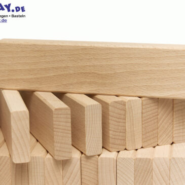 Stapelleisten Buche 78er Set Stapeln, zählen, konstruieren - Bauen mit System und Fantasie ... Die einfachen Stapelleisten aus massivem Buchenholz animieren Kinder zum kreativen Konstruieren. Ob Wendeltreppe, Burg, Mauer oder Turm - die Leisten können flach oder hochkant verbaut und vielseitig kombiniert werden, auch mit anderen Bausteinen. Durch das ausgeklügelte Maßsystem - drei flach liegende Leisten ergeben die Höhe einer hochkant stehenden - entstehen beim Spielen spannende Bauideen und erste mathematische Entdeckungen. Kinder trainieren dabei Feinmotorik, räumliches Denken, Konzentration und Zählverständnis - spielerisches Lernen mit unbegrenzten Möglichkeiten.