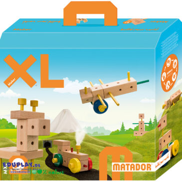 Matador Maker MXL 350 Teile Kreativ bauen, entdecken und spielerisch lernen ... Mit den Holzbaukästen von Matador tauchen Kinder ab 3 Jahren in die Welt des Bauens, Werkens und kreativen Erfindens ein. Bausteine und Verbindungsstäbchen werden mit Hammer, Zange und Keil zusammengefügt. So entstehen Fahrzeuge, Tiere, Figuren und Alltagsgegenstände nach Vorlagen - oder eigene Kreationen. Beim Spielen fördern Kinder ihre Feinmotorik, Hand-Auge-Koordination, räumliches Denken und Problemlösefähigkeiten. Alle Teile sind aus 100% österreichischem Holz, langlebig und kindgerecht dimensioniert. Die bebilderten Bauanleitungen geben zahlreiche Anregungen für eigene Bauideen. 350 Teile, Werkzeuge: 3 Hämmer, 3 Zangen, 3 Keile, inkl. Vorlagenheft: 3 Bauanleitungen, bis zu 55 Bauideen. Perfekt für Gruppen bis zu drei Kindern, um gemeinsam komplexere Bauwerke zu erschaffen und in die Technikwelt einzutauchen.